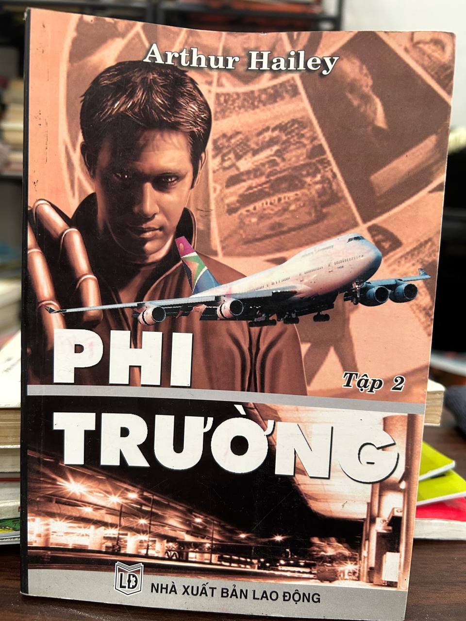 Phi trường - Tập 2 - Arthur Hailey