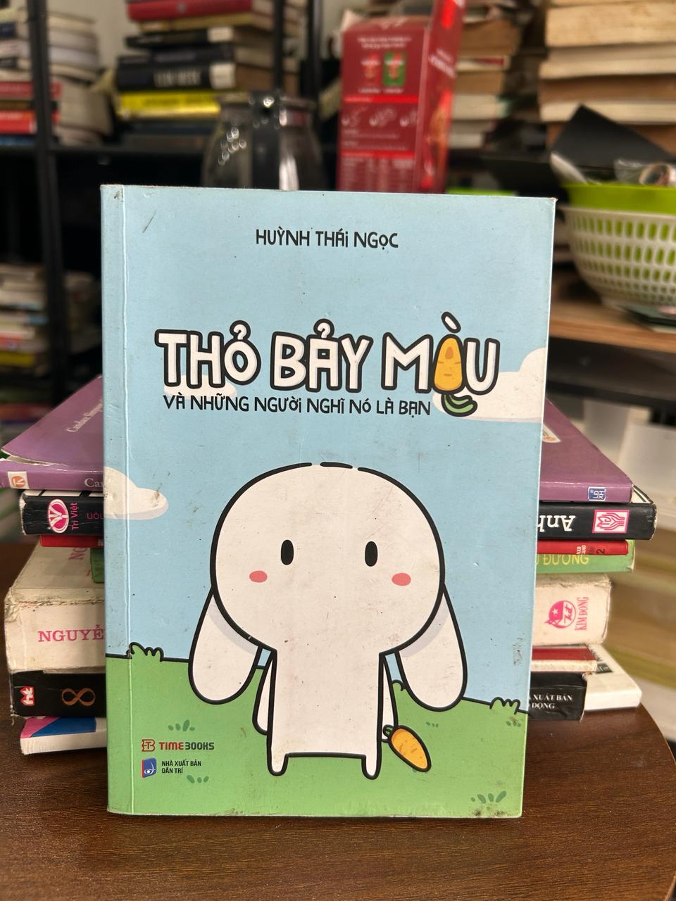 Thỏ Bảy Màu và Những Người Nghĩ Nó Là Bạn - Huỳnh Thái Ngọc