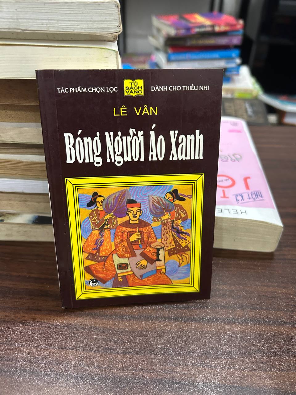 Bóng Người Áo Xanh - Lê Vân