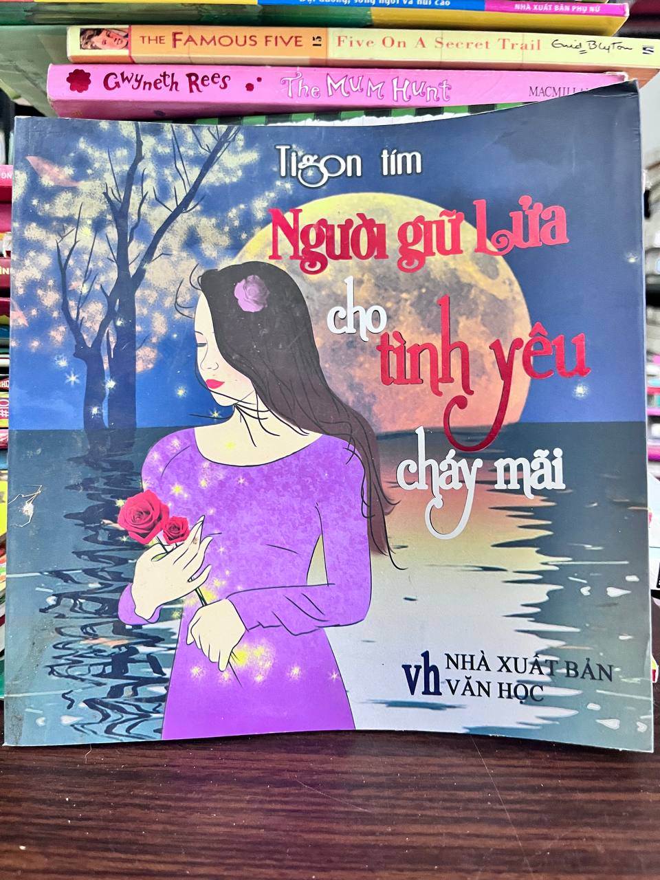 Người Giữ Lửa Cho Tình Yêu Cháy Mãi - Tigon Tím