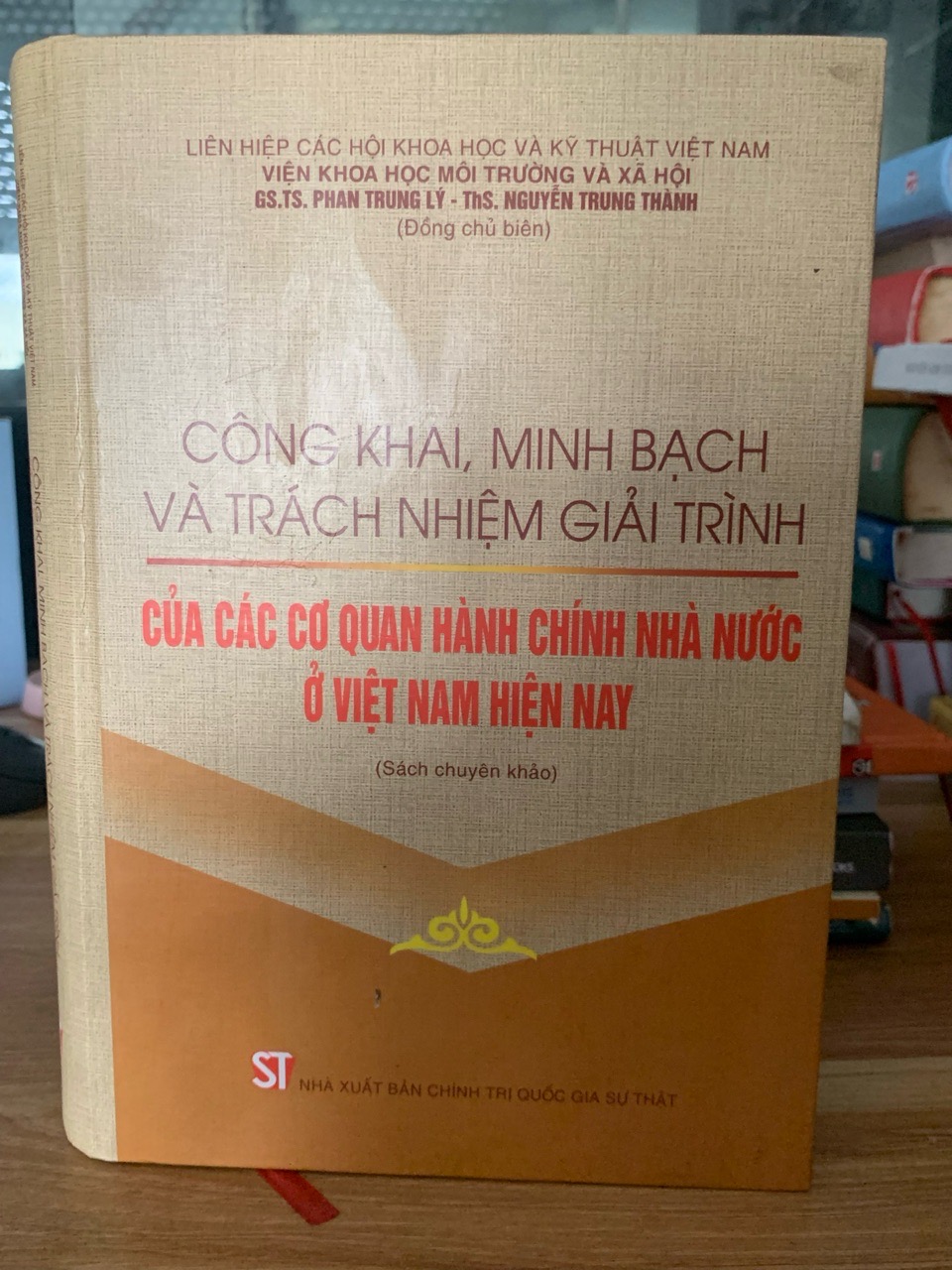 Công khai minh bạch và trách nhiệm giải trình của các cơ quan hành chính nhà nước ở Việt Nam hiện nay -NXB Chính trị quốc gia sự thật