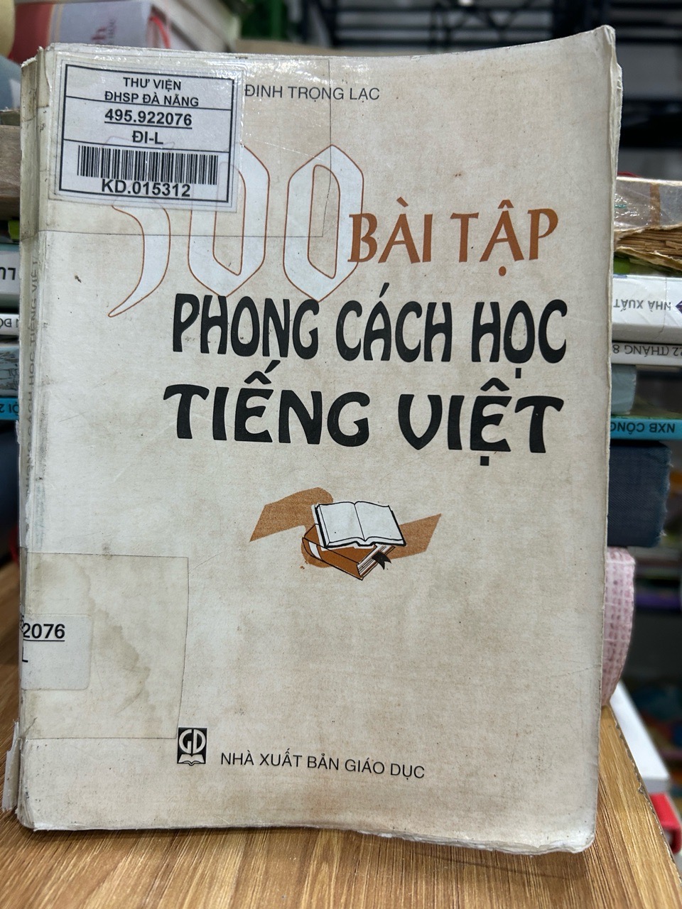 Sách 300 Bài Tập Phong Cách Học Tiếng Việt của Tác giả Đinh Trọng Lạc