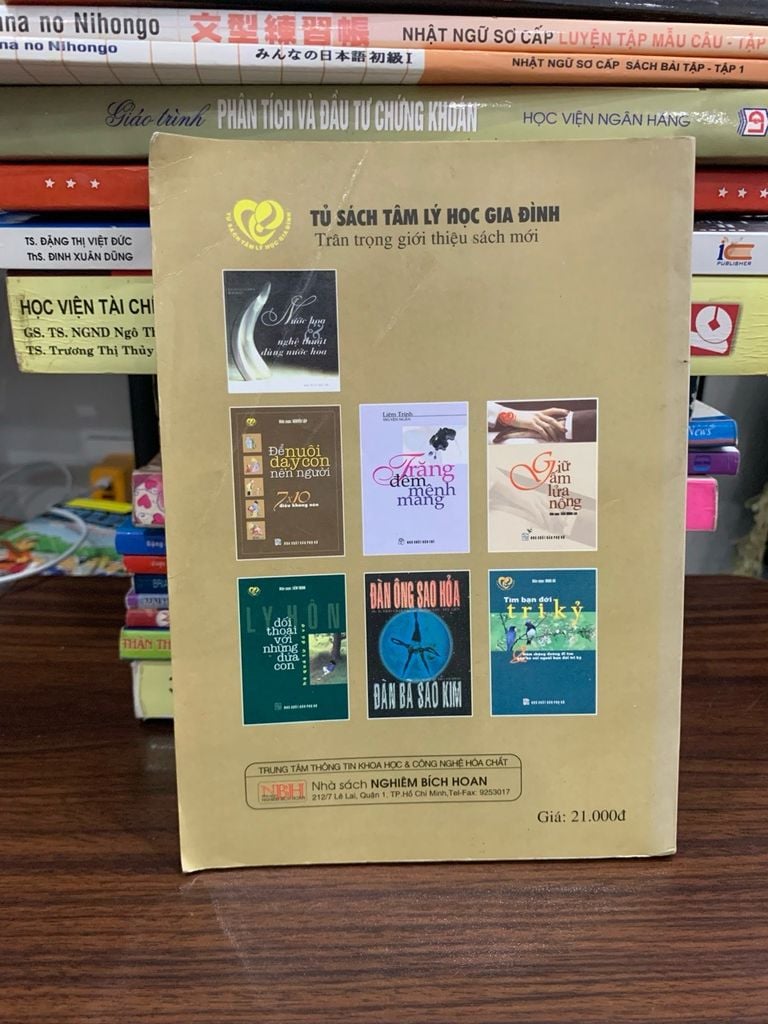 Gợi ý giải đáp những câu hỏi cho con trẻ- Liêm Trinh, Nguyễn Khiêm - Ảnh chụp thực tế