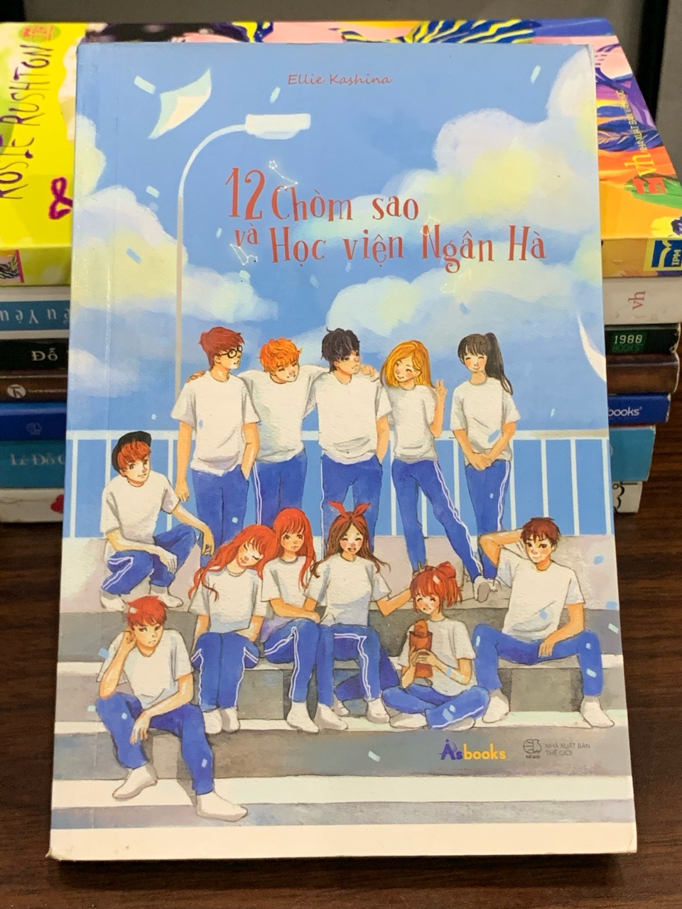 12 Chòm sao và Học viện Ngân Hà – Ellie Kashina (Asbooks)