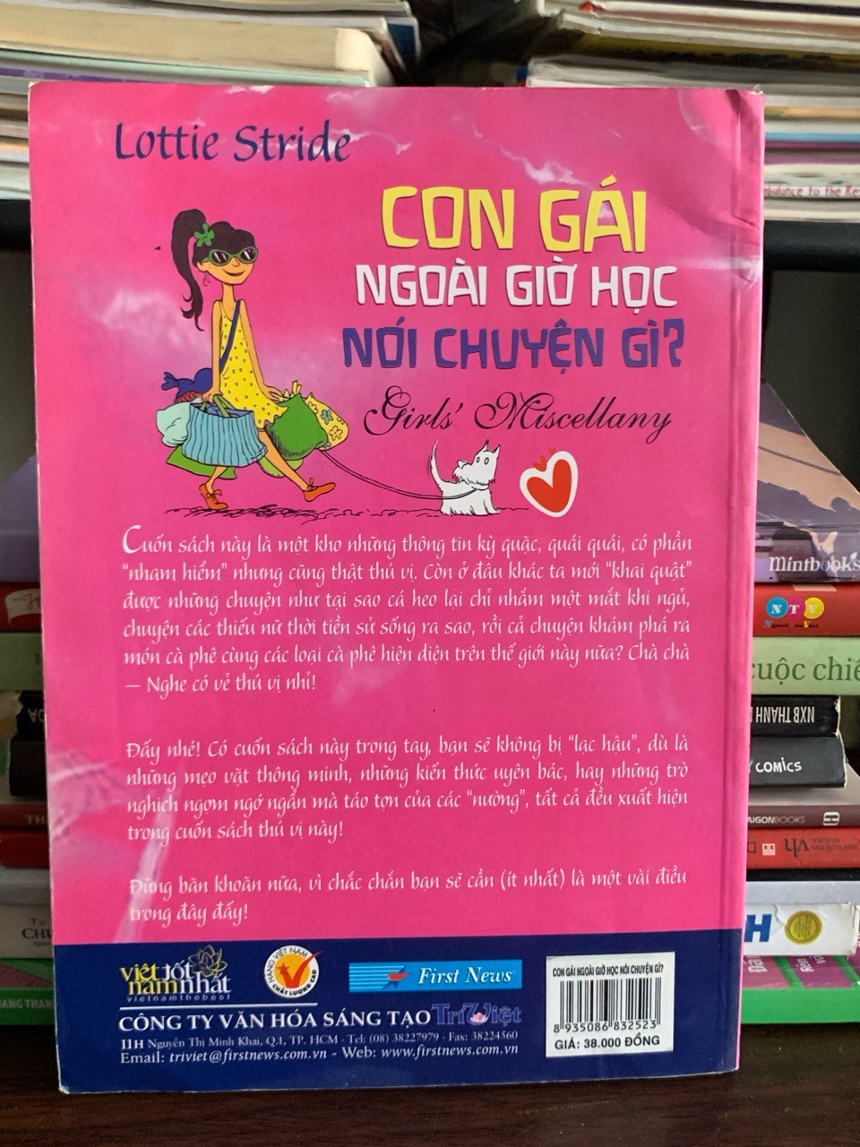 Con gái ngoài giờ học nói chuyện gì? – Lottie Stride