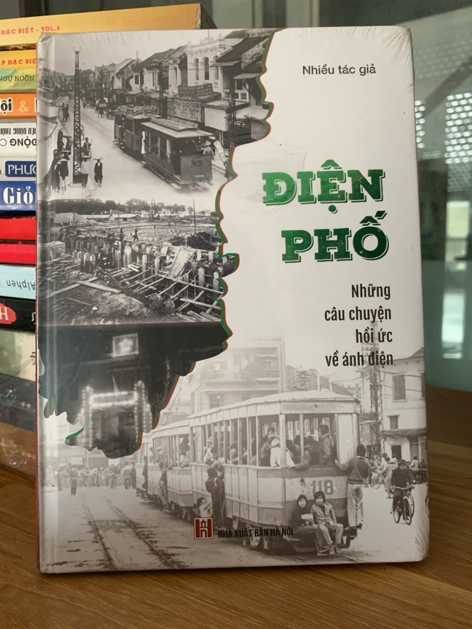Điện phố những câu chuyện hồi ức về ánh điện-Nhiều tác giả