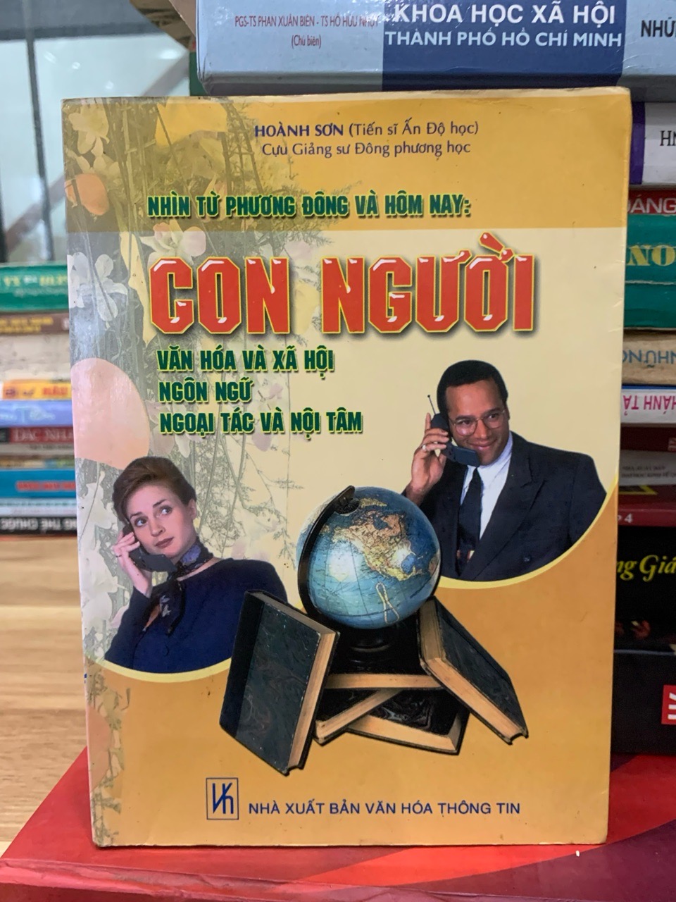 Nhìn từ phương đông và hôm nay :Con người- hoàng sơn