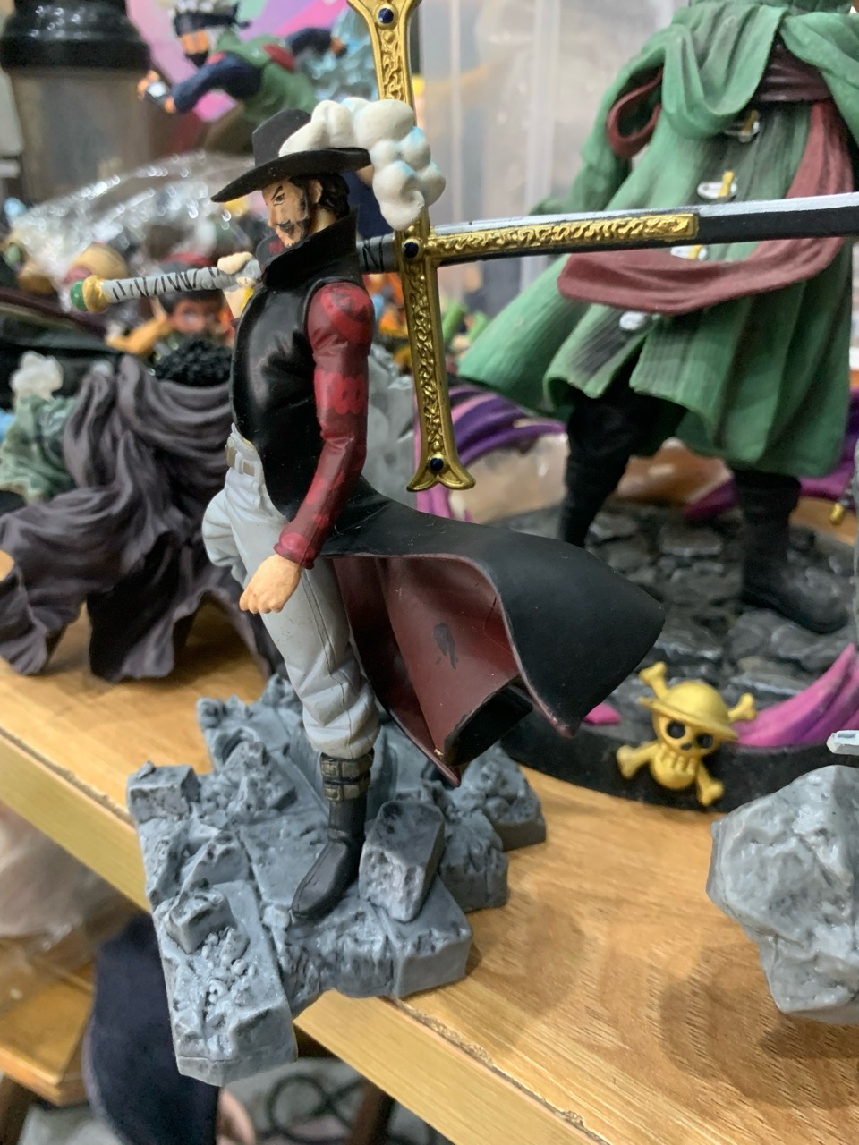 Mô hình Dracule Mihawk 'Mắt Diều Hâu' - Cựu Thất Vũ Hải trong One Piece