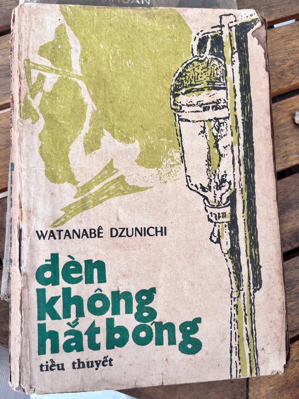 Đèn Không Hắt Bóng - Watanabe Dzunichi - Watanabe Dzunichi (Junichi Watanabe) - ảnh 2