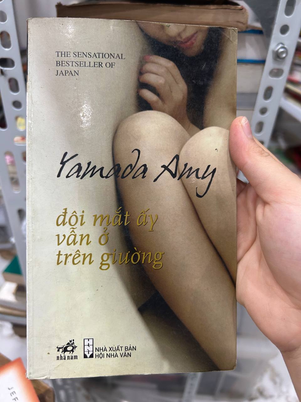 Đôi Mắt Ấy Vẫn Ở Trên Giường - Yamada Amy - Yamada Amy