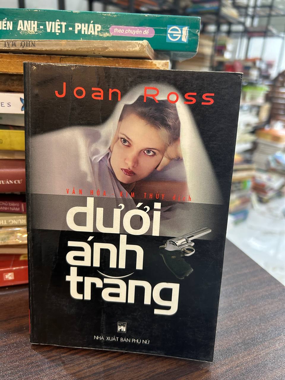 Dưới ánh trăng - Joan Ross