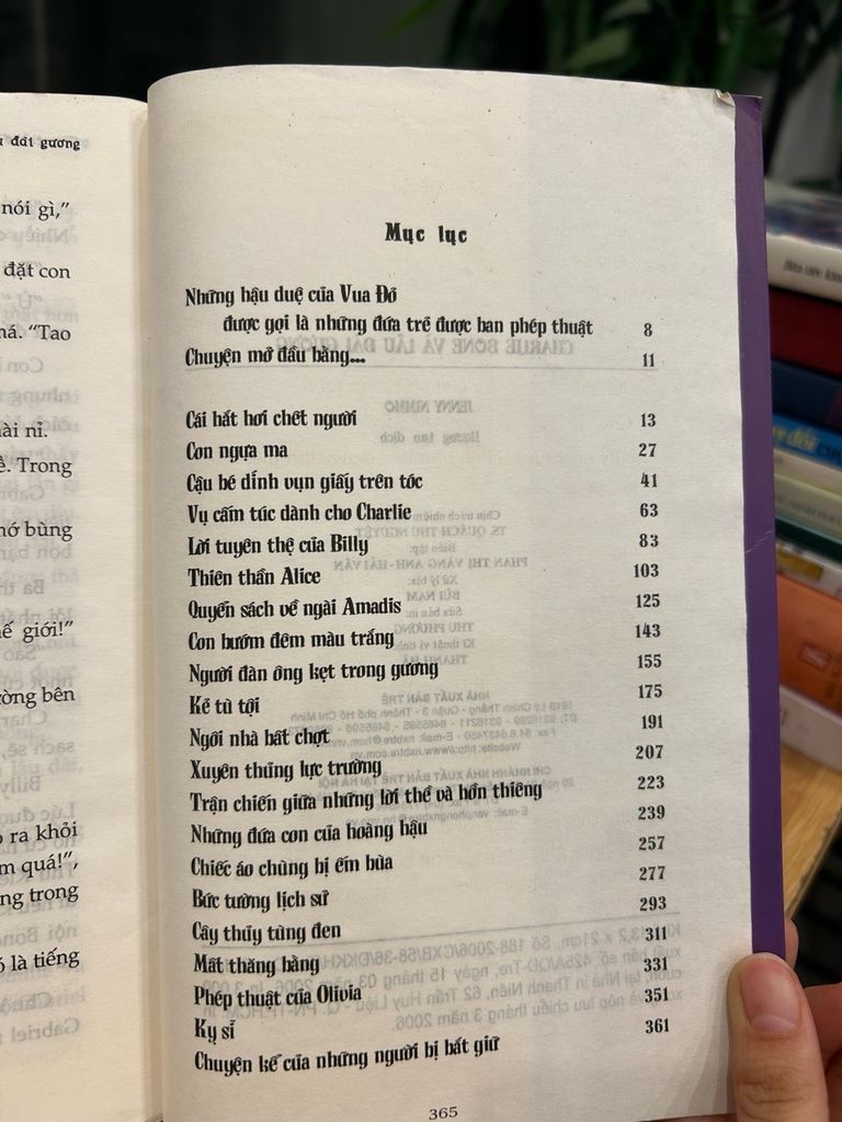Charlie Bone và lâu đài gương – Jenny Nimmo (Hương Lan dịch) - Ảnh chụp thực tế