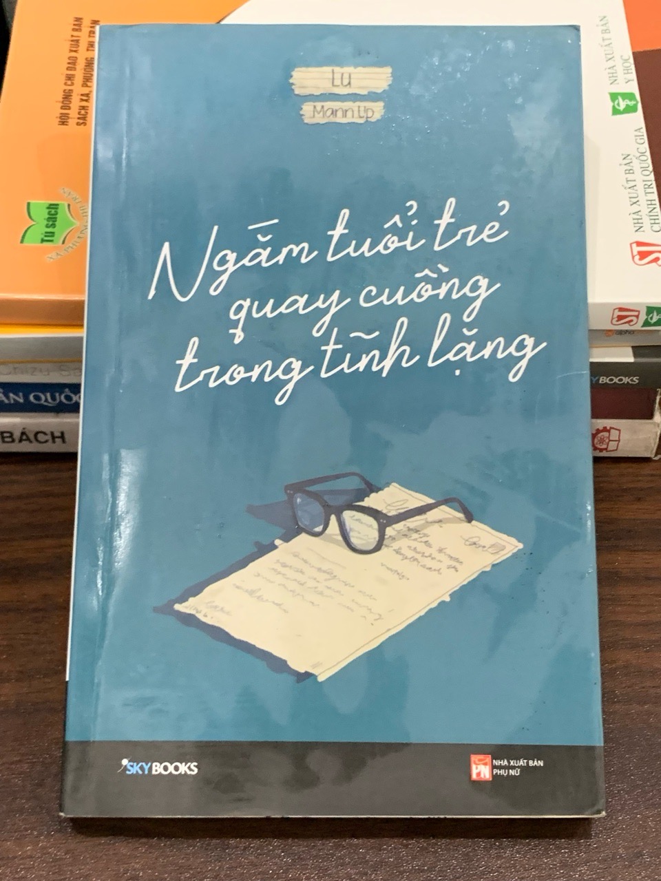 Ngẫm tuổi trẻ quay cuồng trong tĩnh lặng – Lu