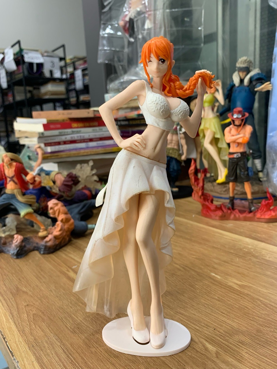 Mô Hình Trang Trí Để Bàn Phong Cách Anime - Vật Phẩm Sưu Tầm Cho Người Hâm Mộ