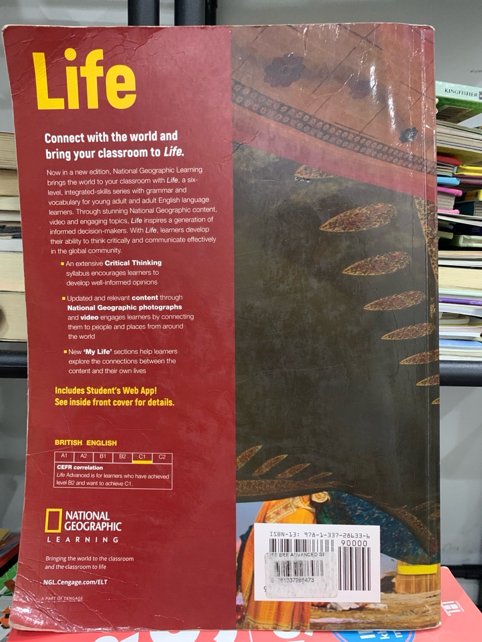 Chi tiết gáy và trang ruột sách Life – Student’s Book (Advanced, Second Edition) – Paul Dummett, John Hughes trên Mecobooks