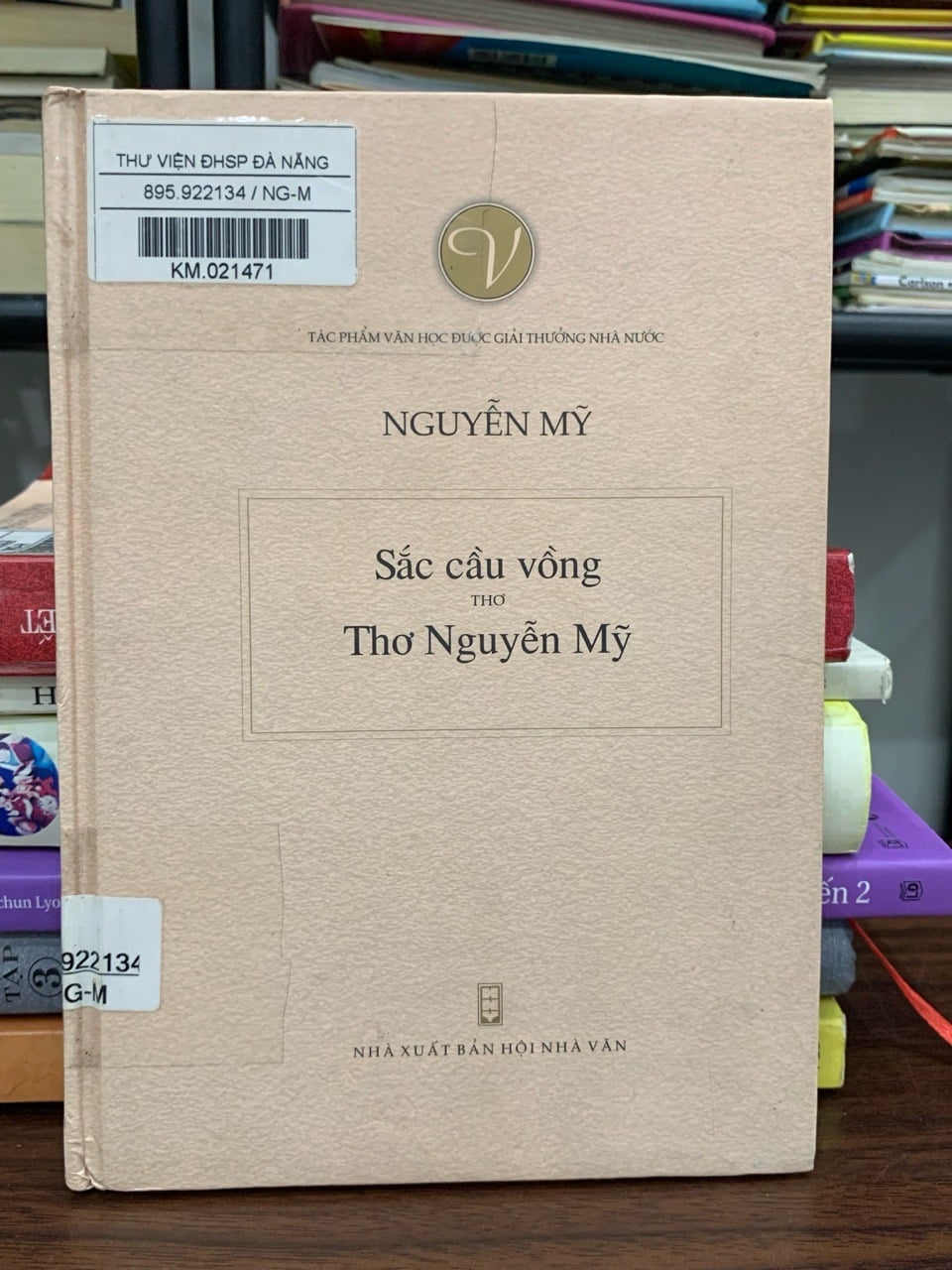 Sắc cầu vồng – Thơ Nguyễn Mỹ — Nguyễn Mỹ