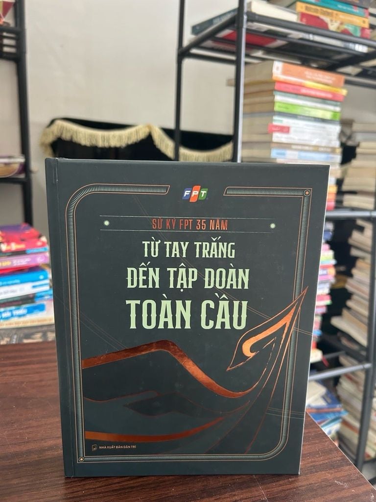 Sử ký FPT 35 năm- NXB Dân Trí