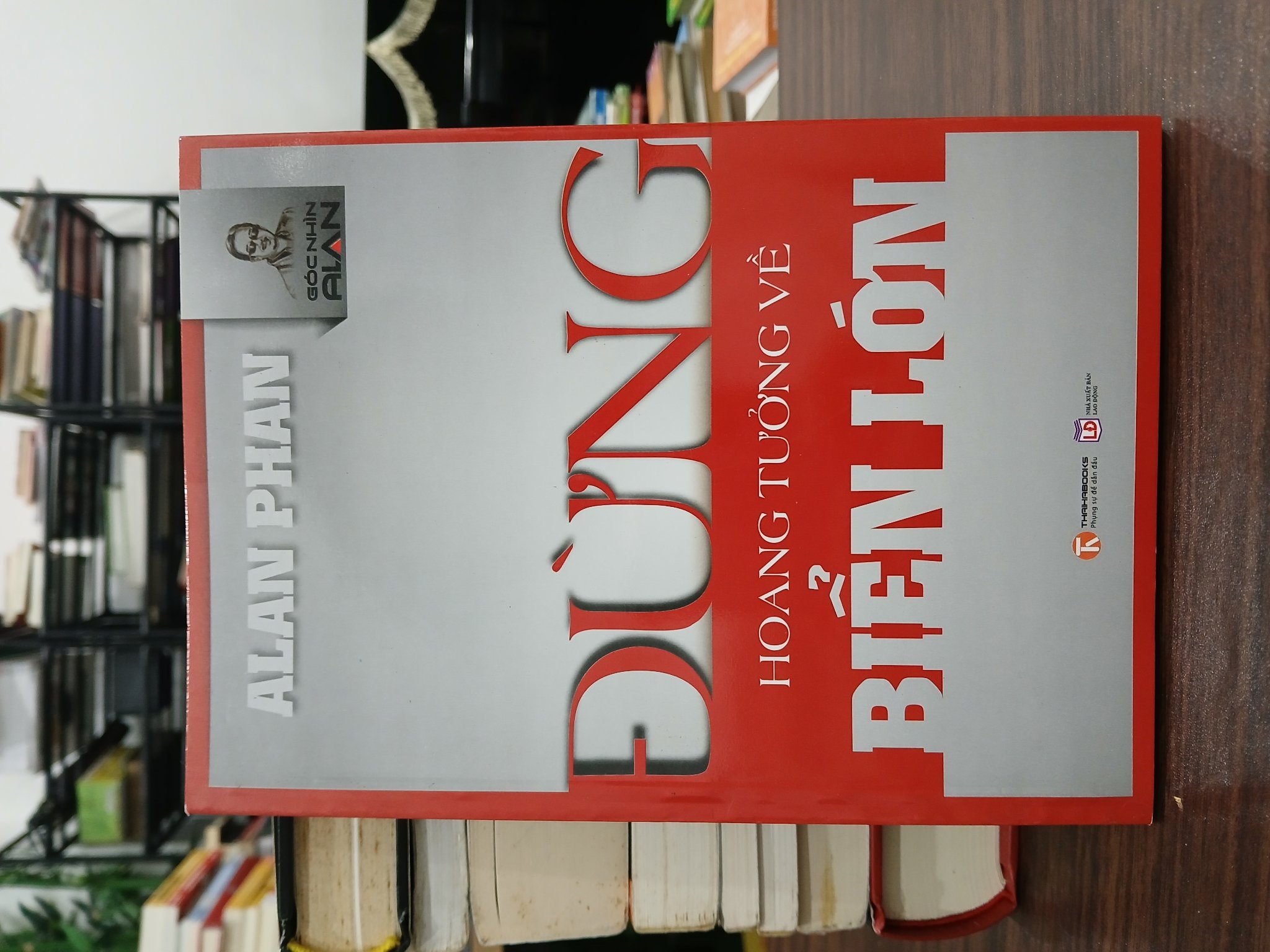 Đừng hoang tưởng về biển lớn- Alan Phan