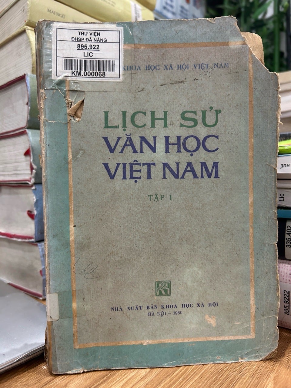 Lịch sử văn học Việt Nam - Tập 1 (Từ khởi thủy đến thế kỷ X)