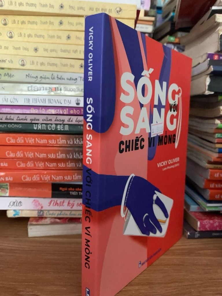 Sống sang với chiếc ví mỏng -Lam Phương - Ảnh chụp thực tế