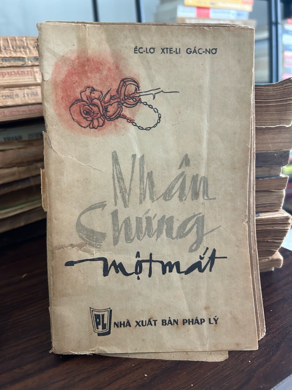 Combo Sách Cũ Mecobooks: Nhân chứng một mắt -NXB pháp lý và 18 cuốn khác