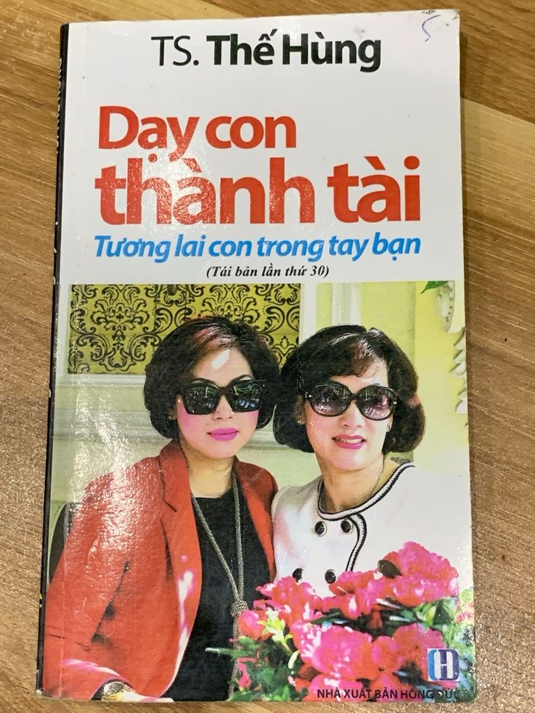 Tương lai con trong tay bạn – Dạy con thành tài — Thế Hùng - Ảnh chụp thực tế