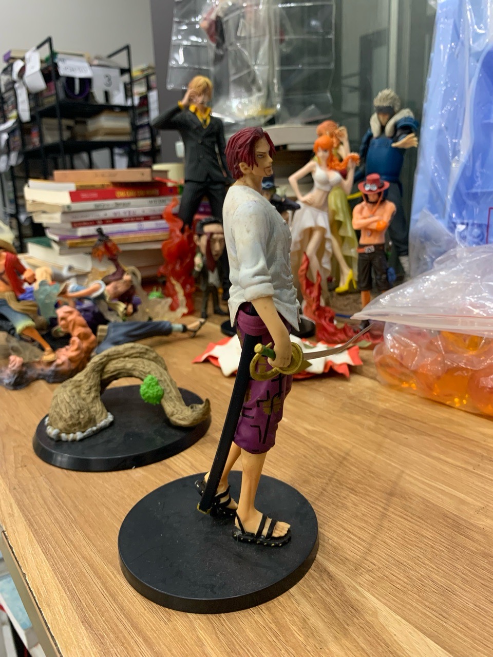 Mô hình nhân vật One Piece cao 18cm - Tượng Luffy, Law, Shanks, Kid, Đô đốc Bò Lục (Nhiều mẫu)