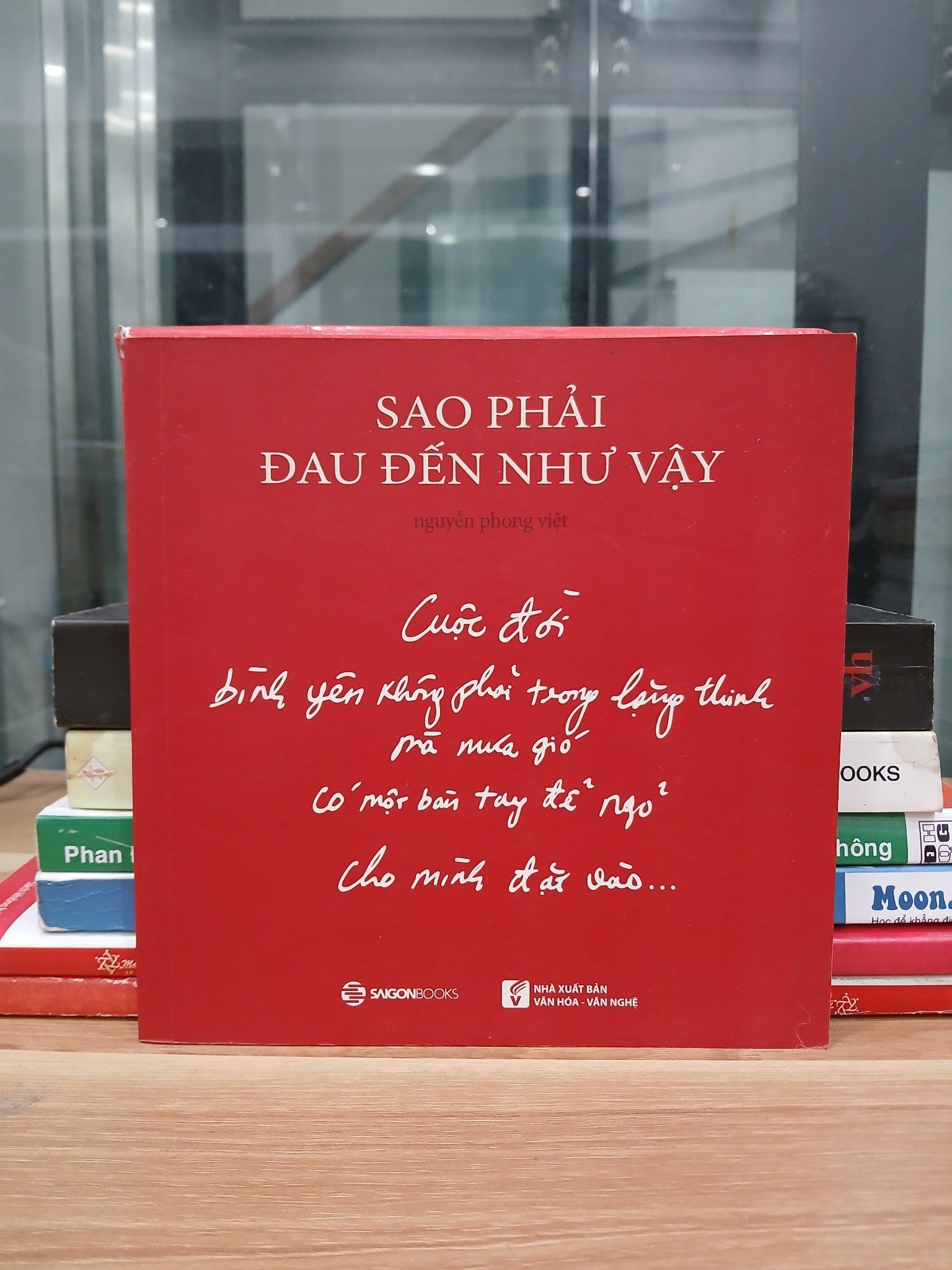 Sao phải đau đến như vậy – Nguyễn Phong Việt (Saigon Books)