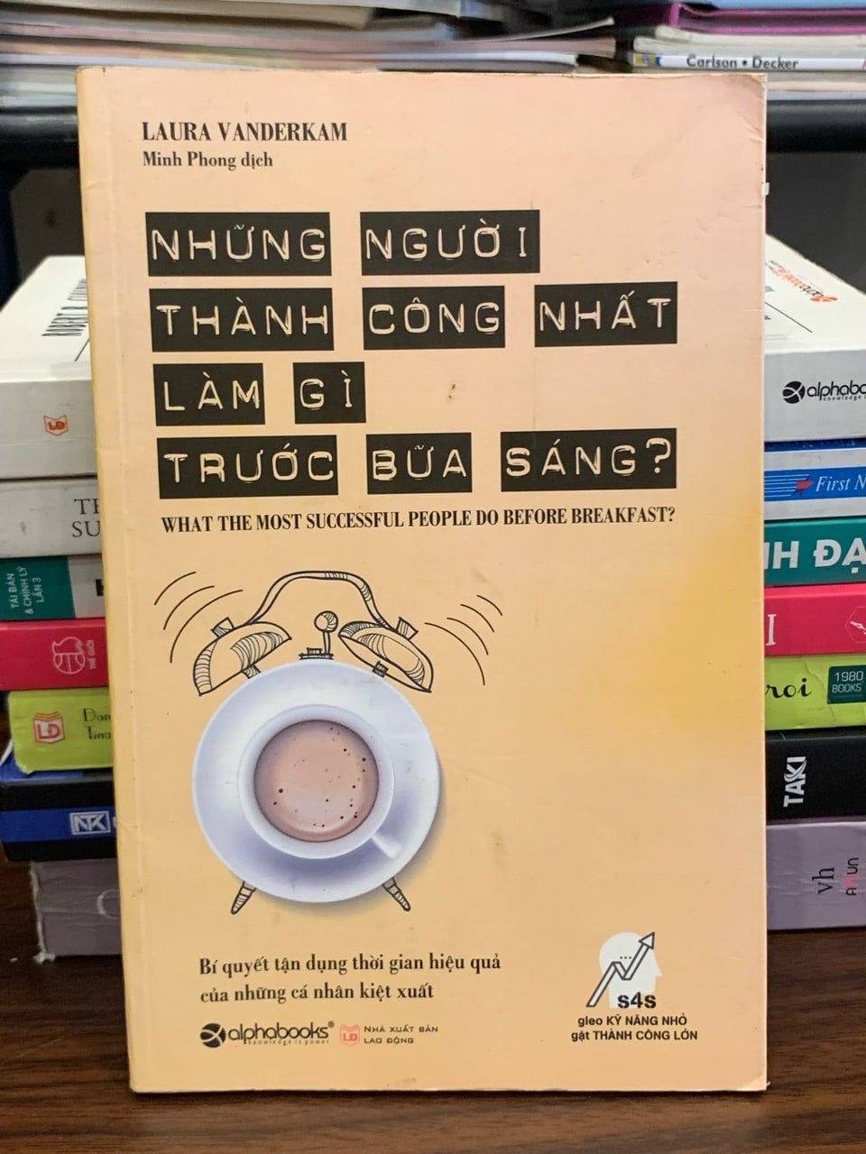 Những người thành công nhất làm gì trước bữa sáng? – Laura Vanderkam