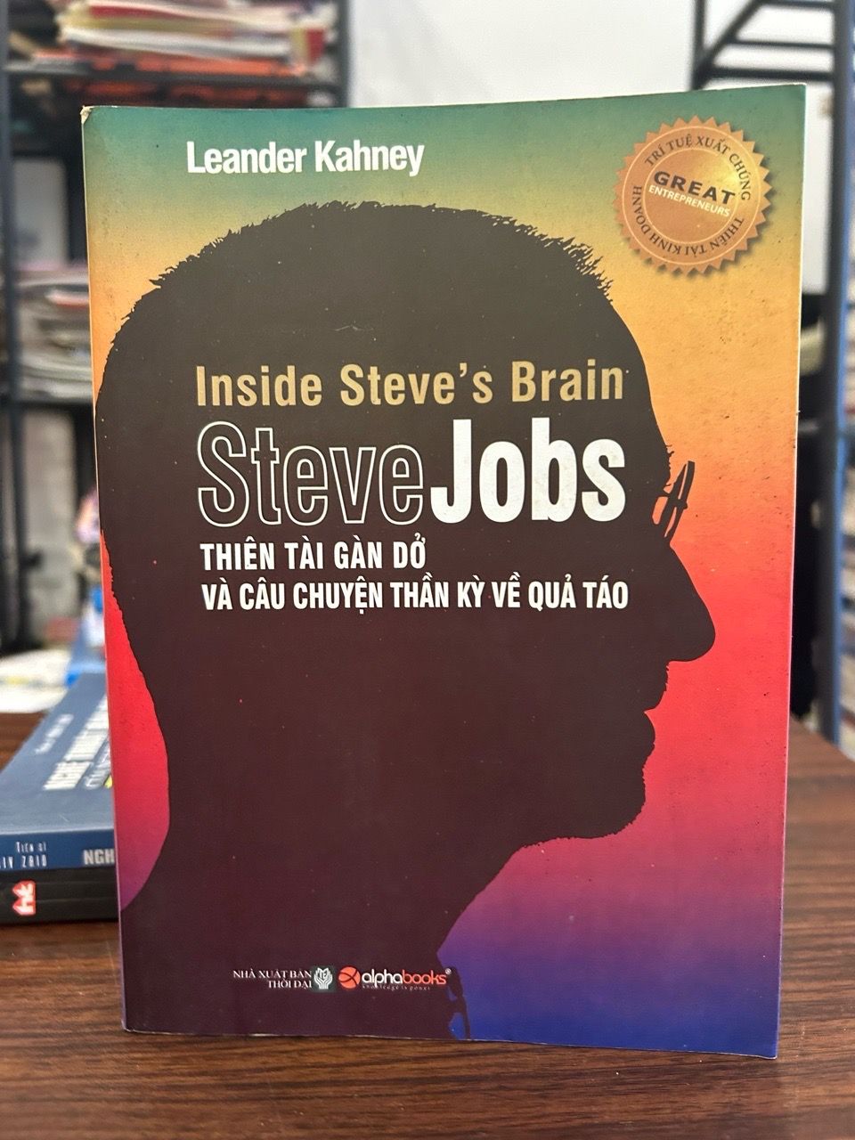 Steve Jobs thiên tài gàn dở và câu chuyện thần kỳ về quả táo -Leander Kahney