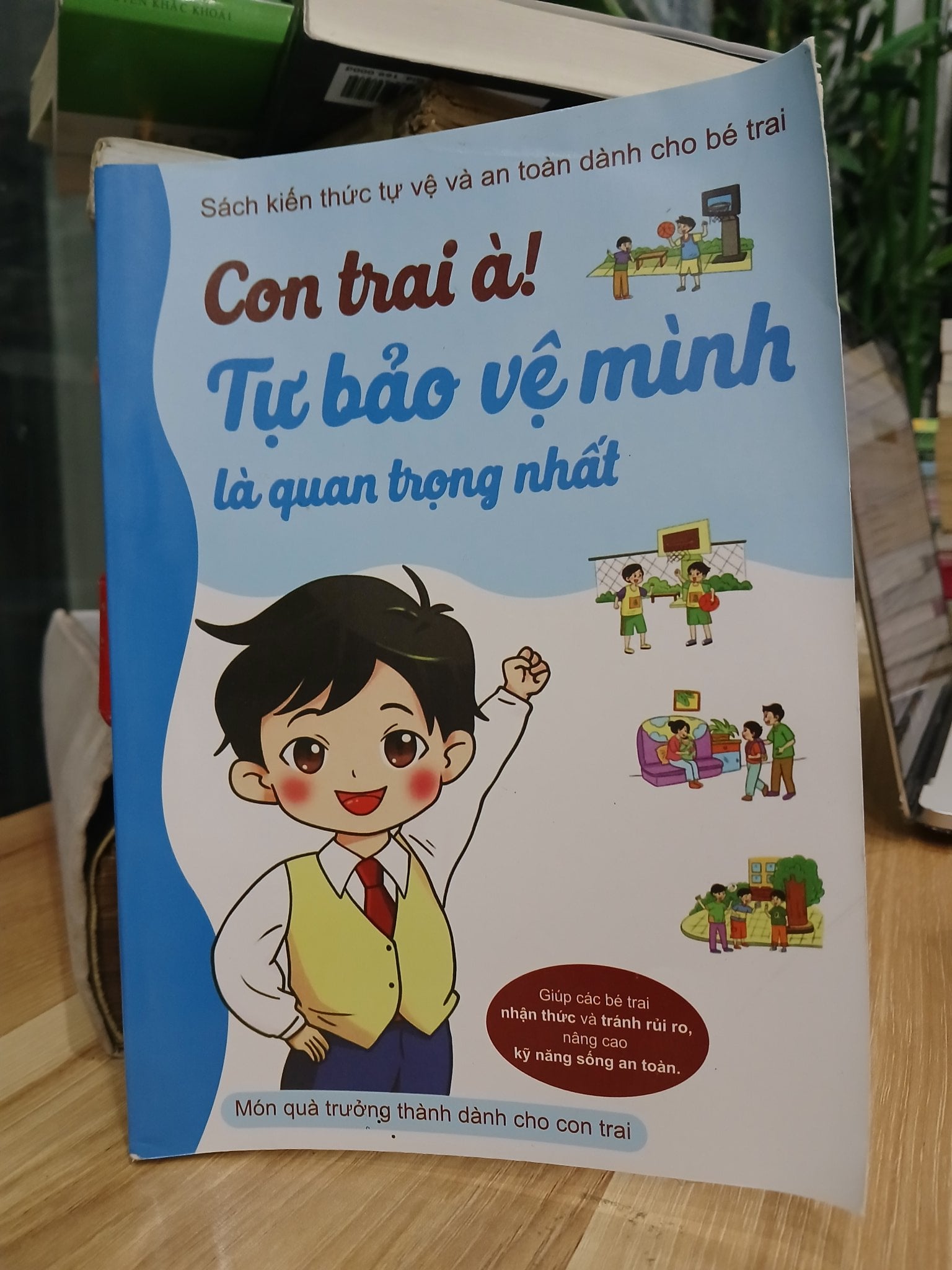 Con trai à! Tự bảo vệ mình là quan trọng nhất- Sách kiến thức tự vệ và an toàn dành cho bé trai