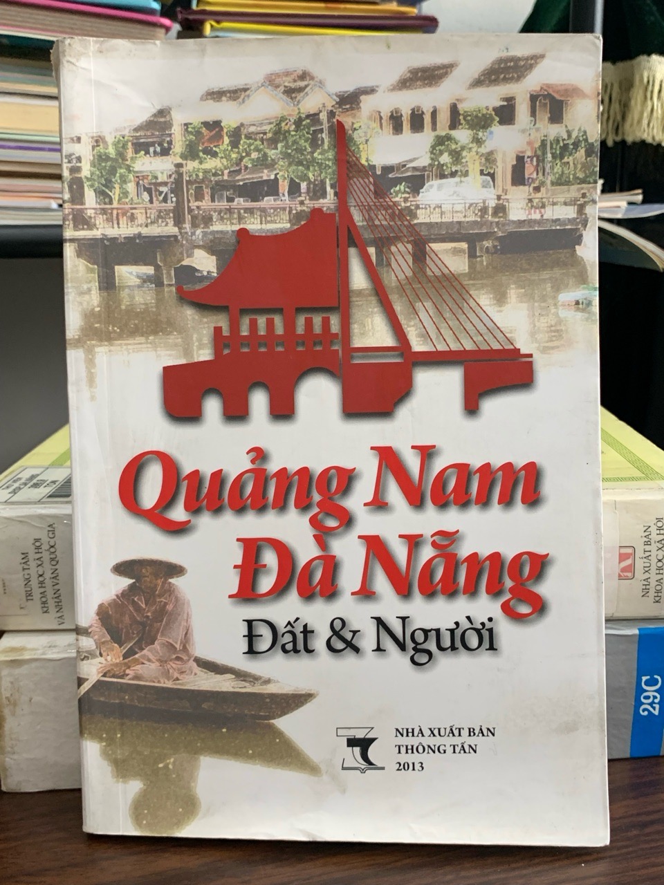 Quảng Nam – Đà Nẵng: Đất & Người – NXB Thông Tấn 2013