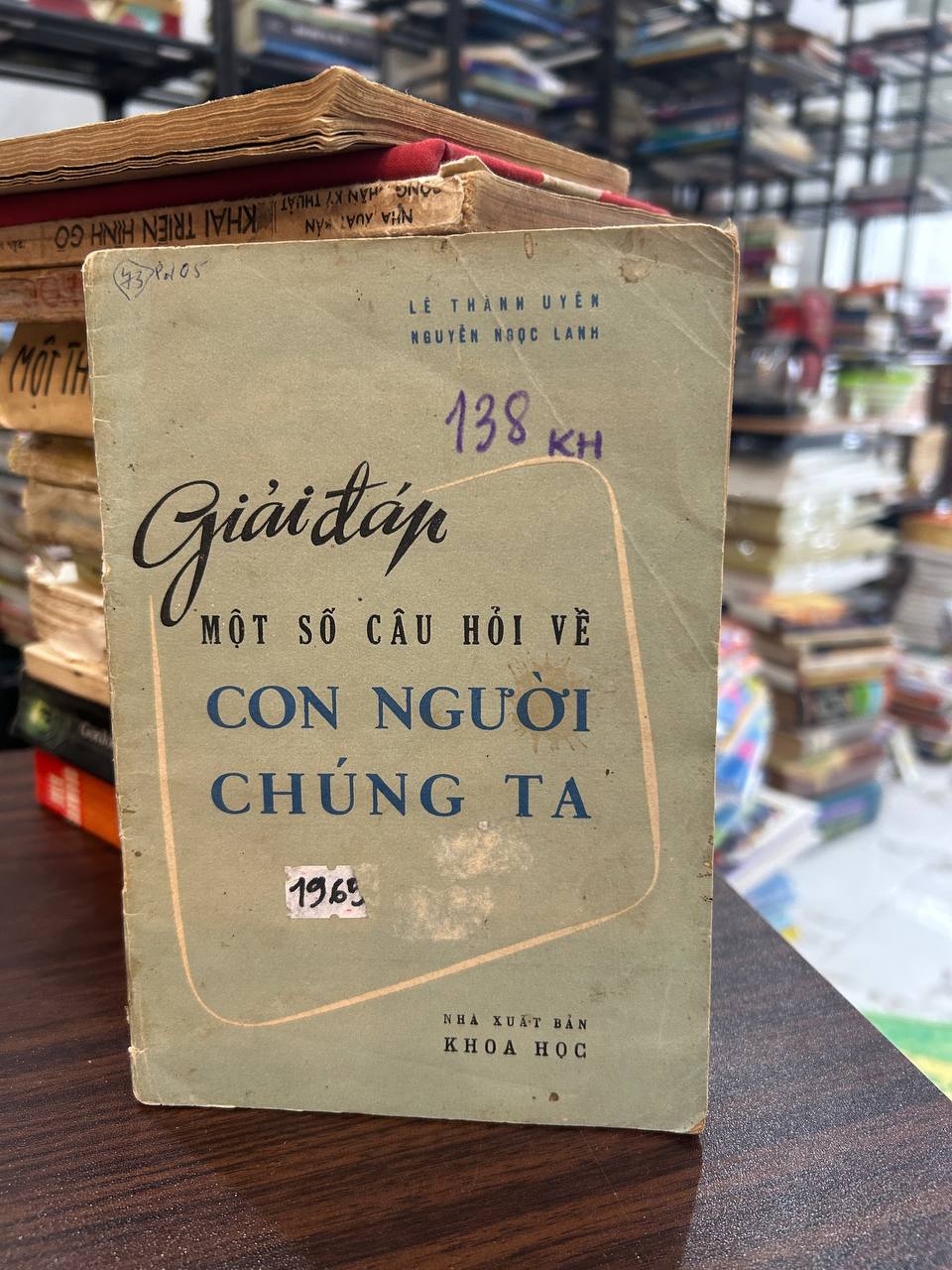 Giải đáp một số câu hỏi về con người chúng ta - Lê Thành Uyên, Nguyễn Ngọc Lanh
