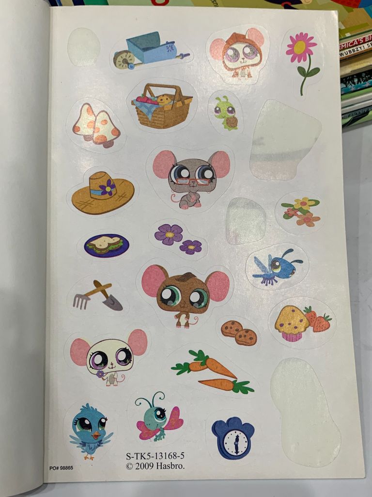 Littlest Pet Shop: Littlest Red Riding Hood – Scholastic - Ảnh thực tế 4