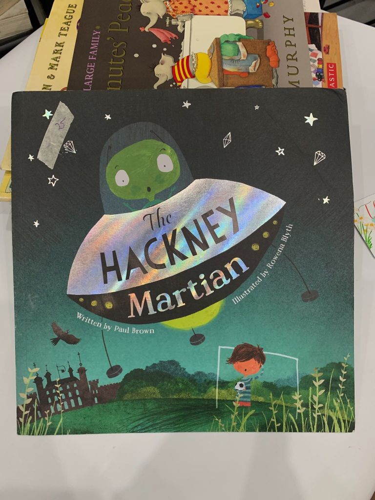 The Hackney Martian – Paul Brown - Ảnh chụp thực tế