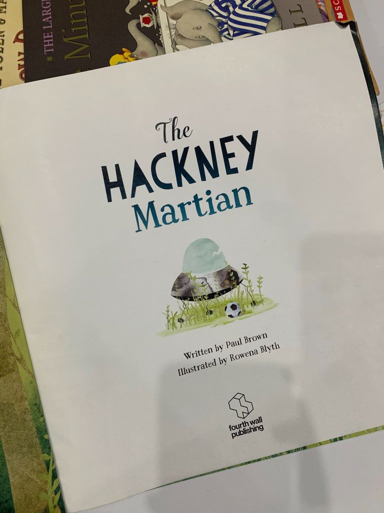 The Hackney Martian – Paul Brown - Ảnh thực tế 5