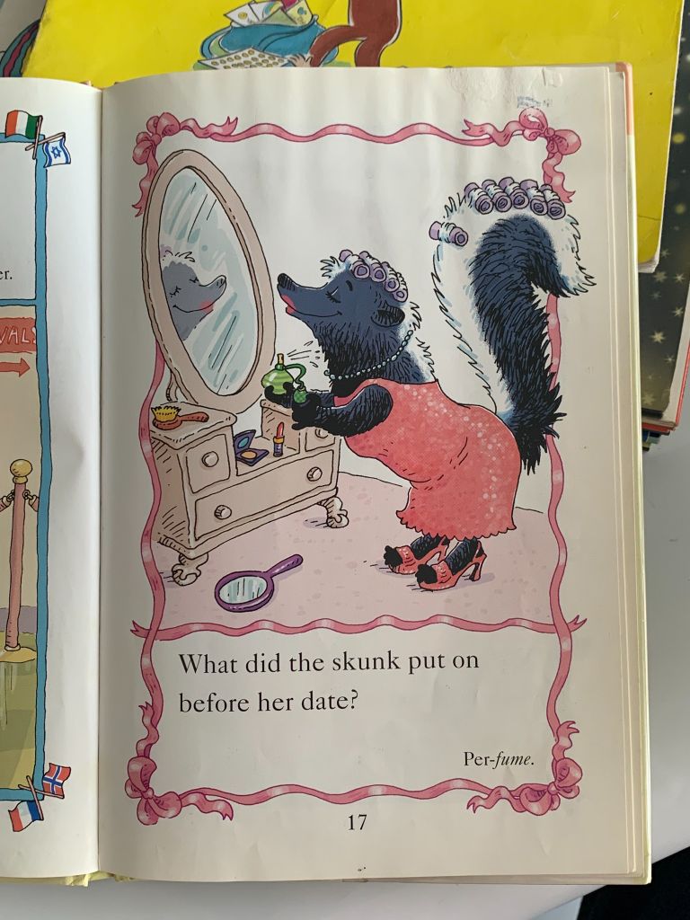 Dial Easy-to-Read: Stinky Riddles – Katy Hall & Lisa Eisenberg - Ảnh thực tế 6
