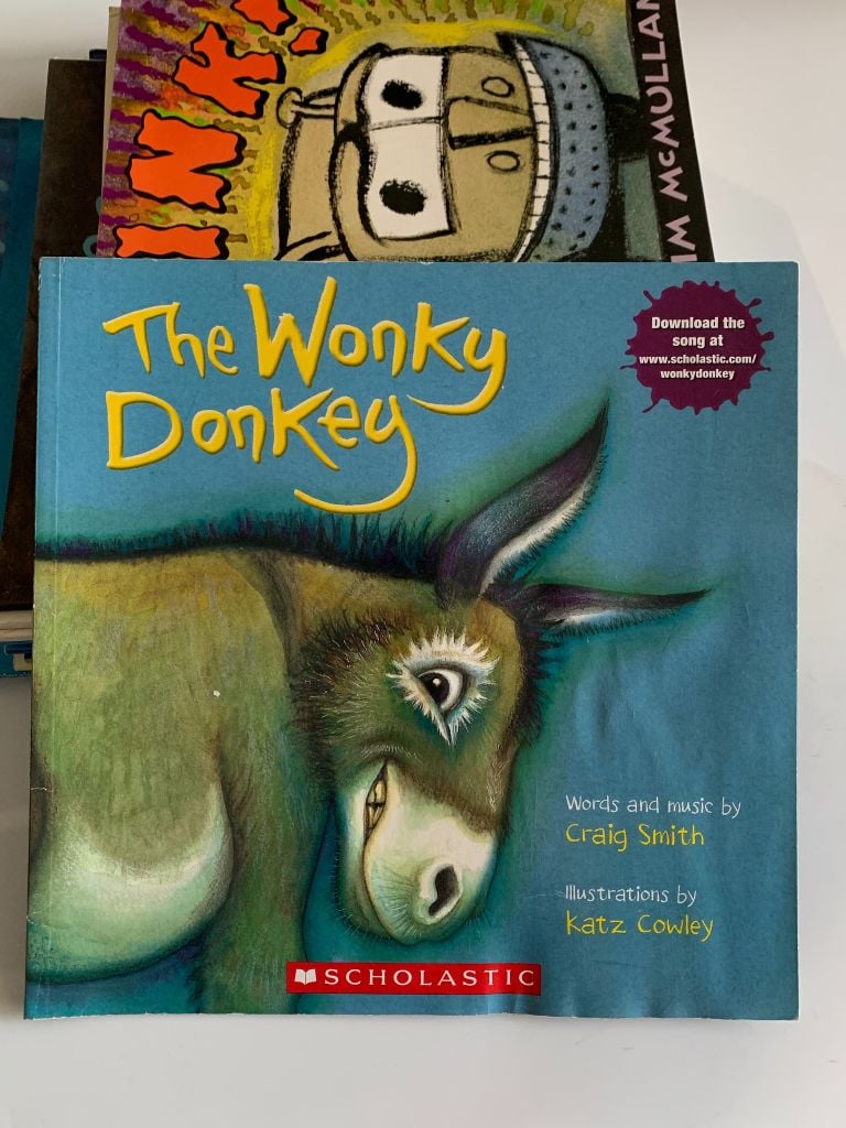 The Wonky Donkey – Craig Smith - Ảnh chụp thực tế