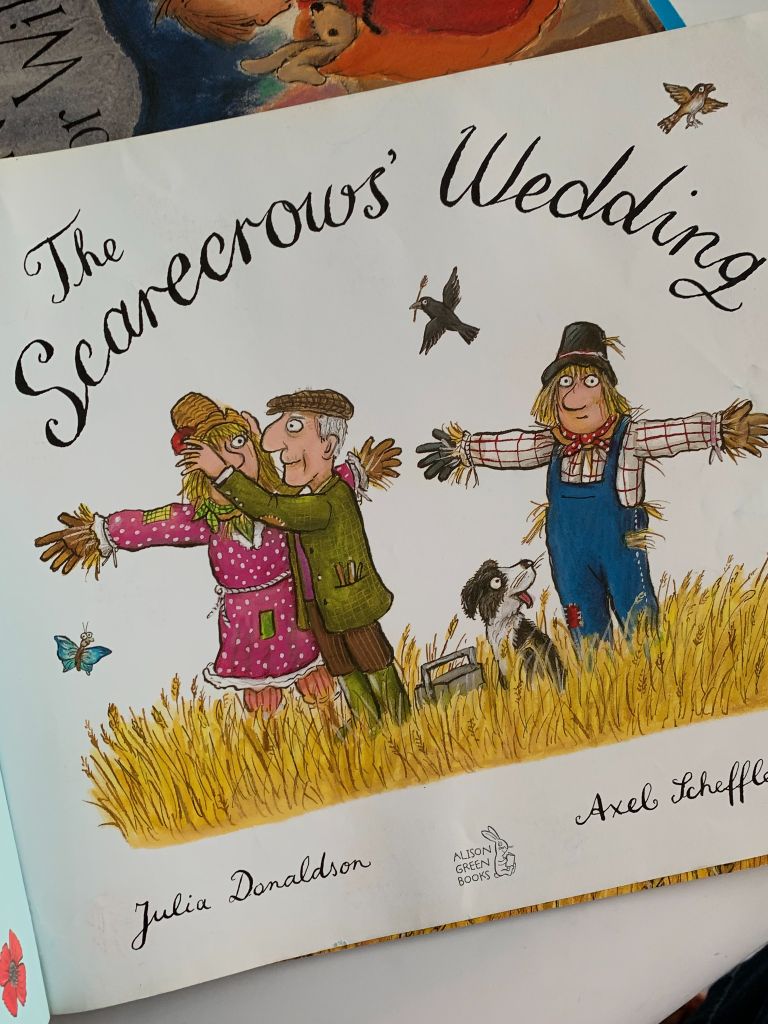 The Scarecrows' Wedding – Julia Donaldson & Axel Scheffler - Ảnh thực tế 7