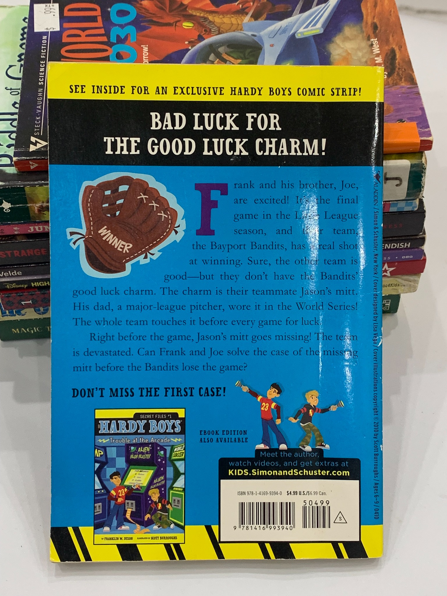 The Hardy Boys: The Missing Mitt – Franklin W. Dixon - ảnh 3