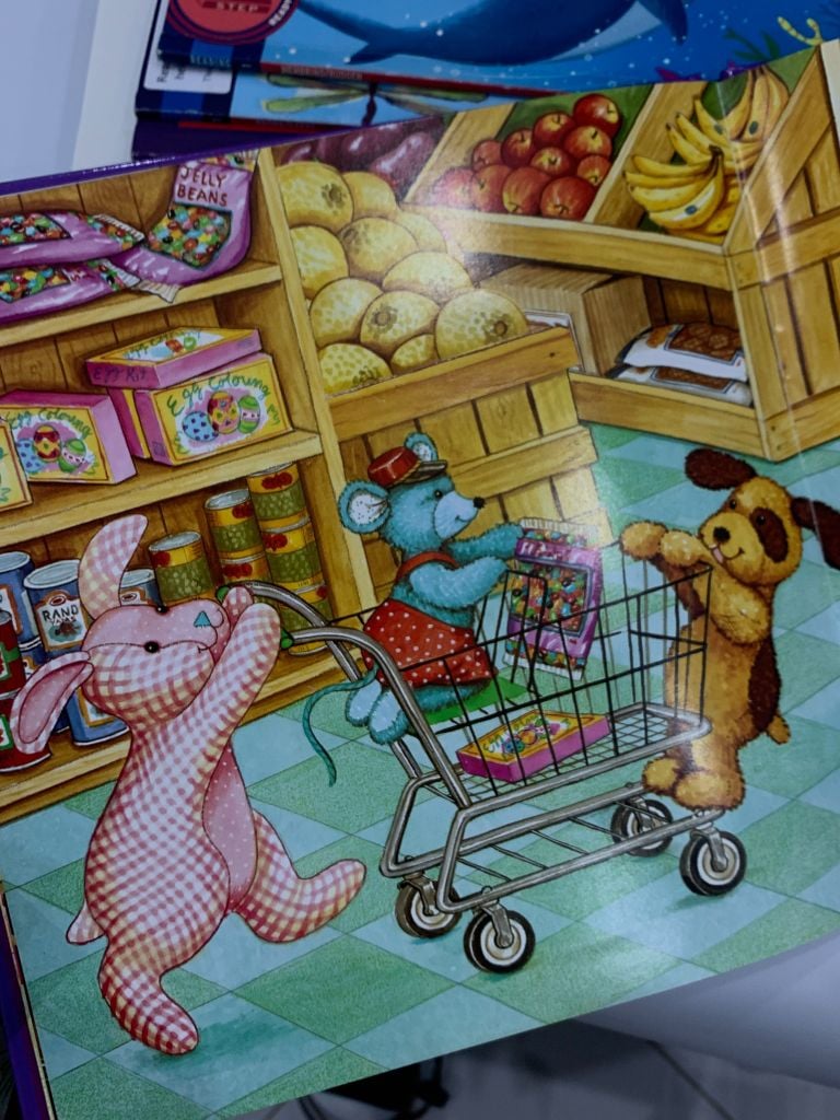 Corduroy's Easter – Don Freeman & Lisa McCue - Ảnh thực tế 8