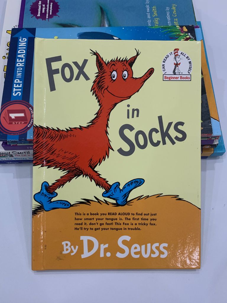 Fox in Socks – Dr. Seuss - Ảnh chụp thực tế