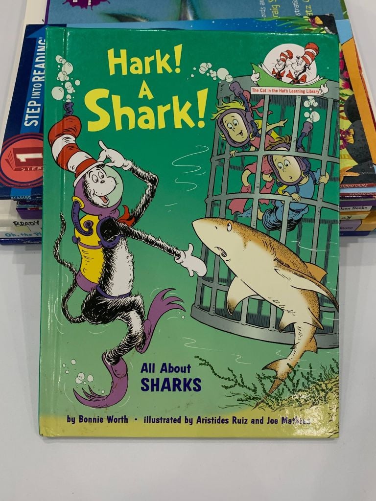 Hark! A Shark!: All About Sharks – Bonnie Worth - Ảnh chụp thực tế