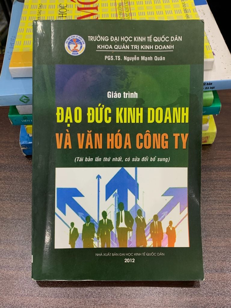 Giáo trình Đạo đức kinh doanh và văn hóa công ty – Nguyễn Mạnh Quân - Ảnh chụp thực tế