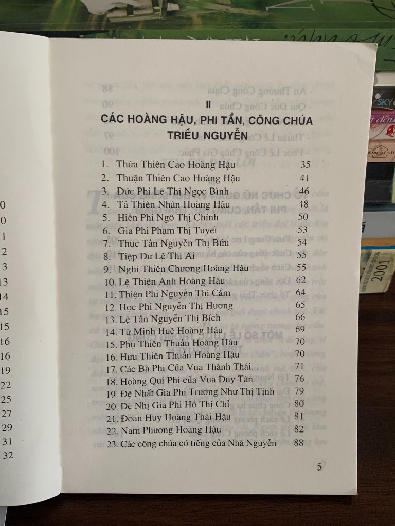 Truyện kể về các vương phi hoàng hậu nhà Nguyễn – Nhiều tác giả - Ảnh thực tế 8