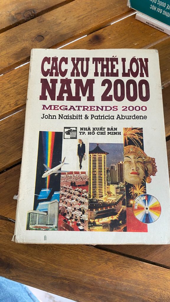 CÁC XU THẾ LỚN NĂM 2000  Tác giả: John Naisbitt & Patricia Aburdene - Ảnh thực tế 1