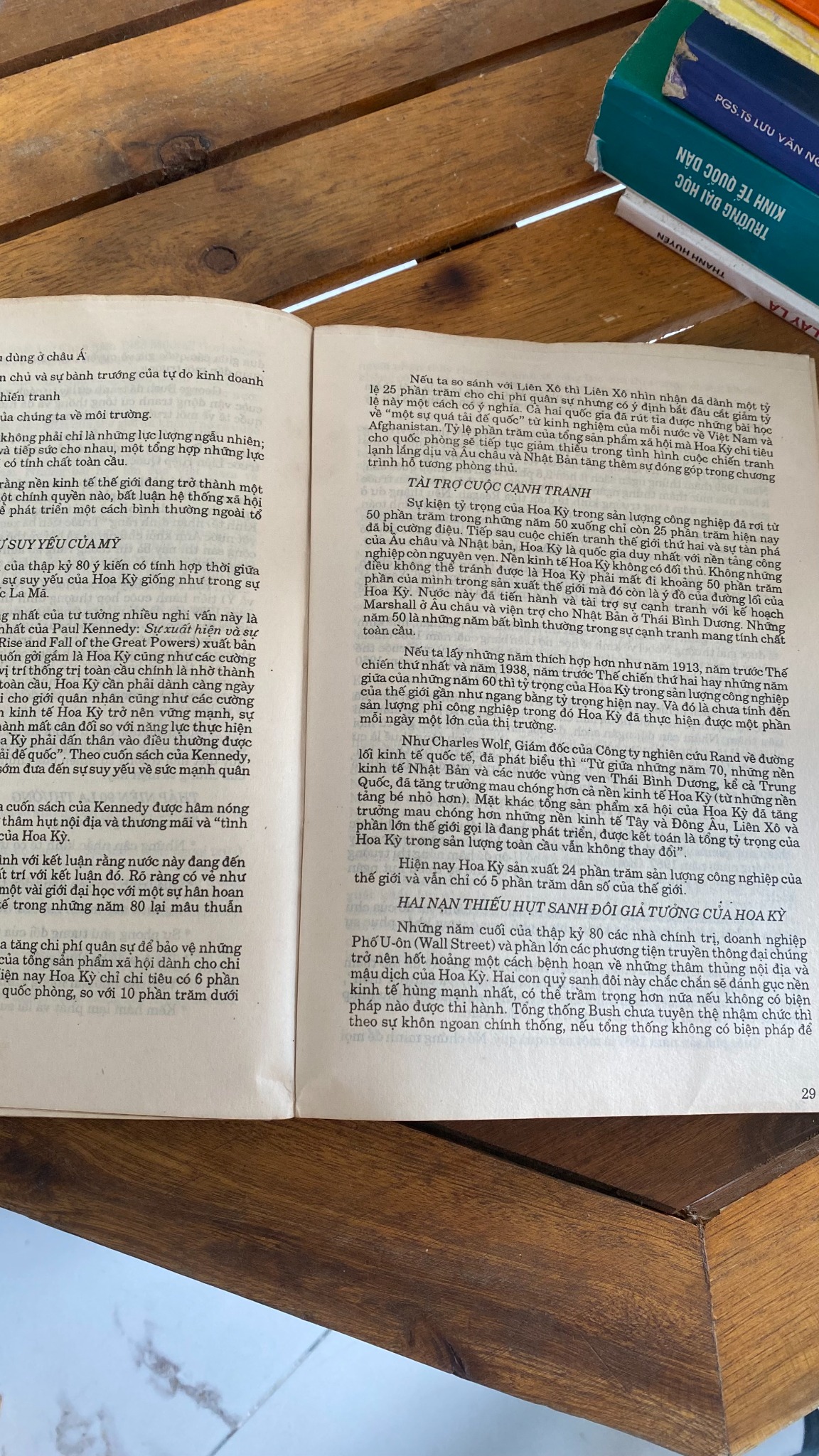 CÁC XU THẾ LỚN NĂM 2000 Tác giả: John Naisbitt & Patricia Aburdene