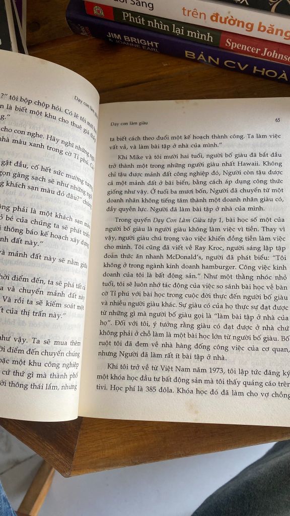 Dạy Con Làm Giàu - Tập 4: Con Giàu Con Thông Minh - Robert T. Kiyosaki & Sharon L. Lechter - Ảnh chụp thực tế
