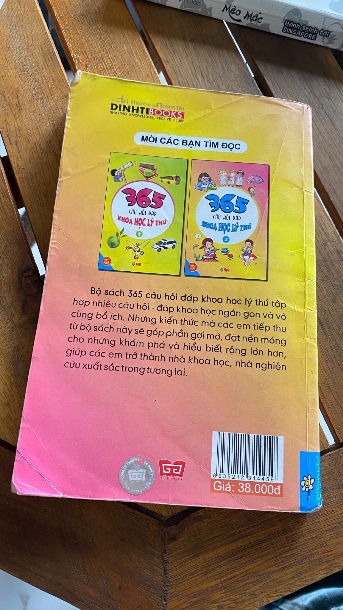 365 câu hỏi đáp khoa học lý thú (Tập 2) - Nhiều tác giả