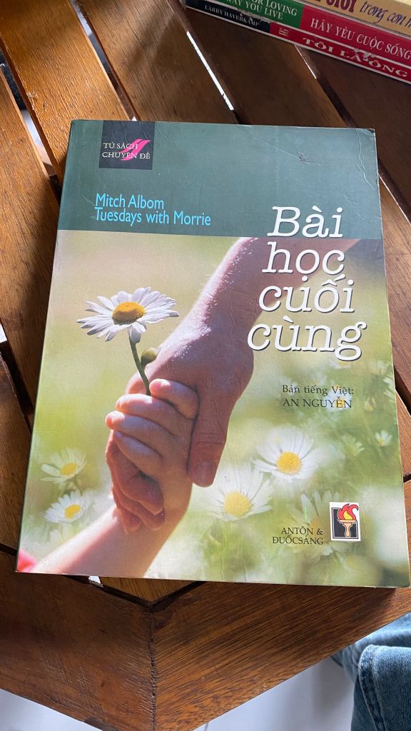 Bài Học Cuối Cùng (Tuesdays with Morrie) - Mitch Albom - Ảnh thực tế 1
